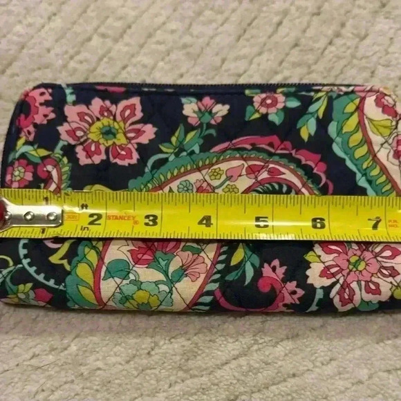 Vera Bradley zip around wallet - Picture 5 of 7